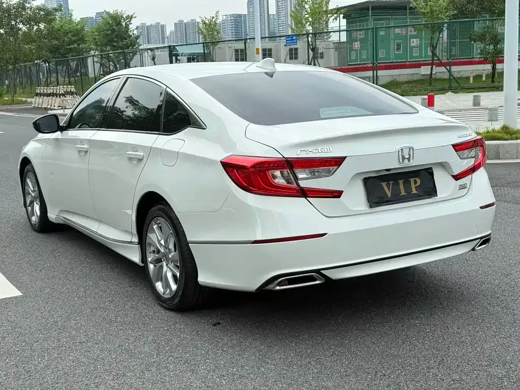 Honda Accord — фото 8