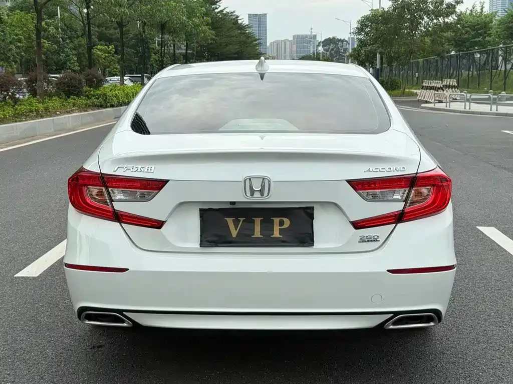 Honda Accord — фото 9