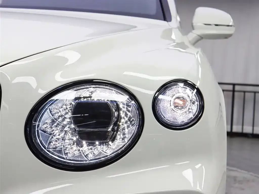 Bentley Bentayga — фото 10