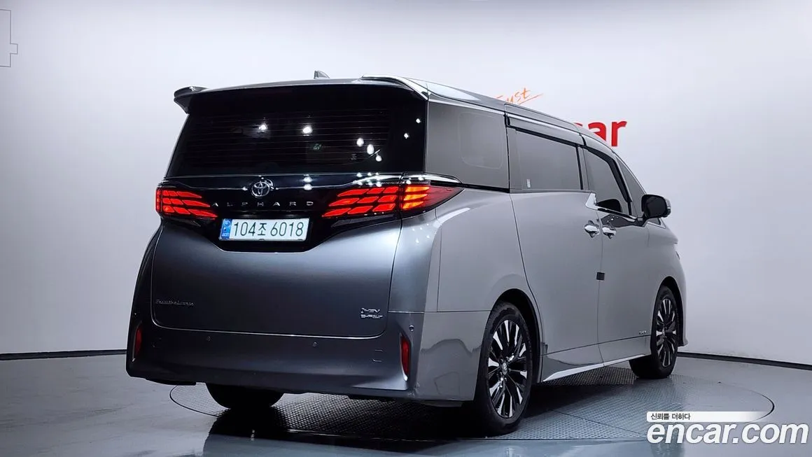 Toyota Alphard — фото 2