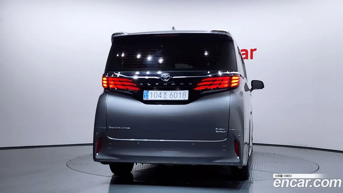 Toyota Alphard — фото 4
