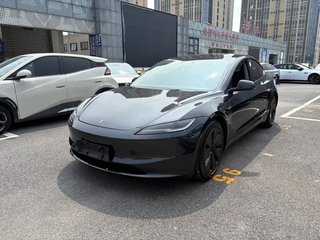 Tesla Model 3 — фото 1