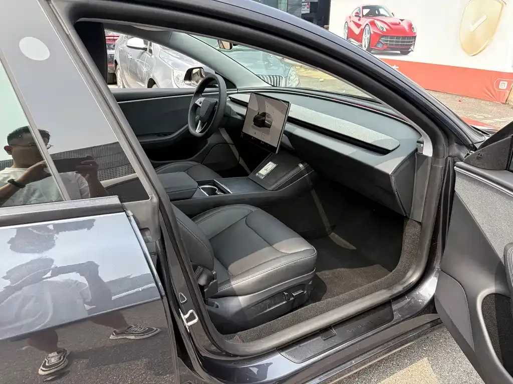 Tesla Model 3 — фото 10