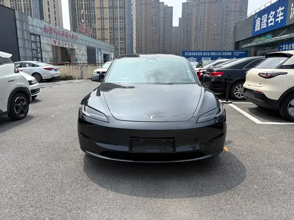Tesla Model 3 — фото 3
