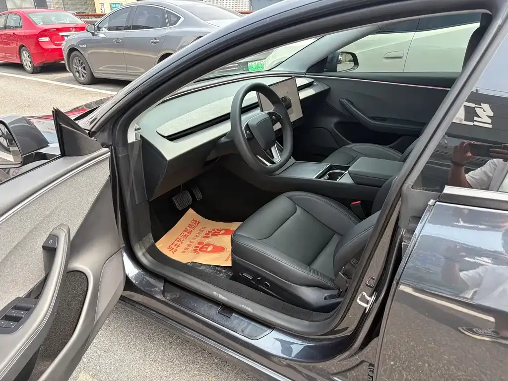 Tesla Model 3 — фото 4