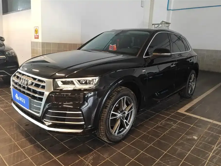 Audi Q5L — фото 1