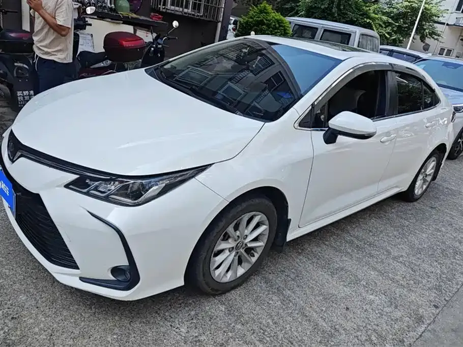 Toyota Corolla — фото 1