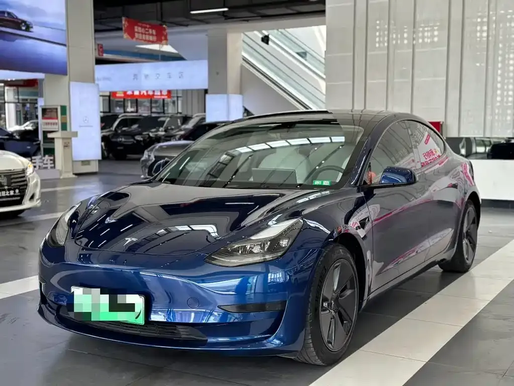 Tesla Model 3 — фото 1