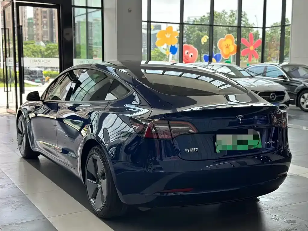 Tesla Model 3 — фото 4