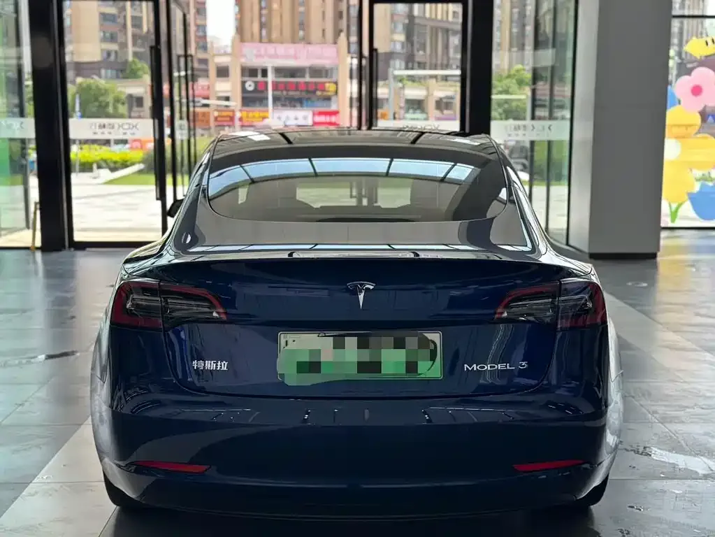 Tesla Model 3 — фото 5