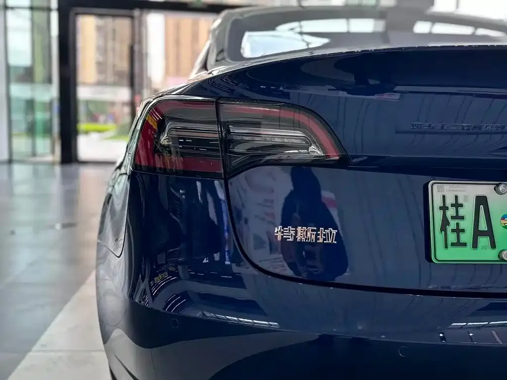 Tesla Model 3 — фото 7