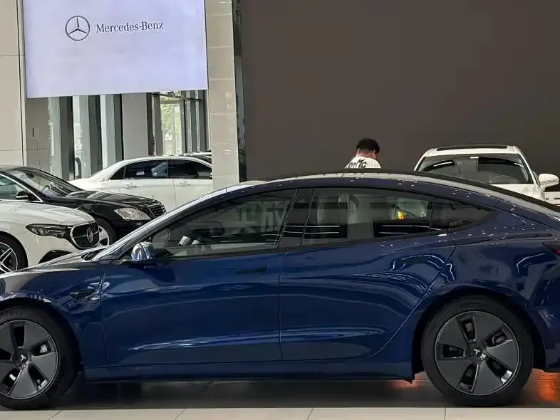 Tesla Model 3 — фото 8