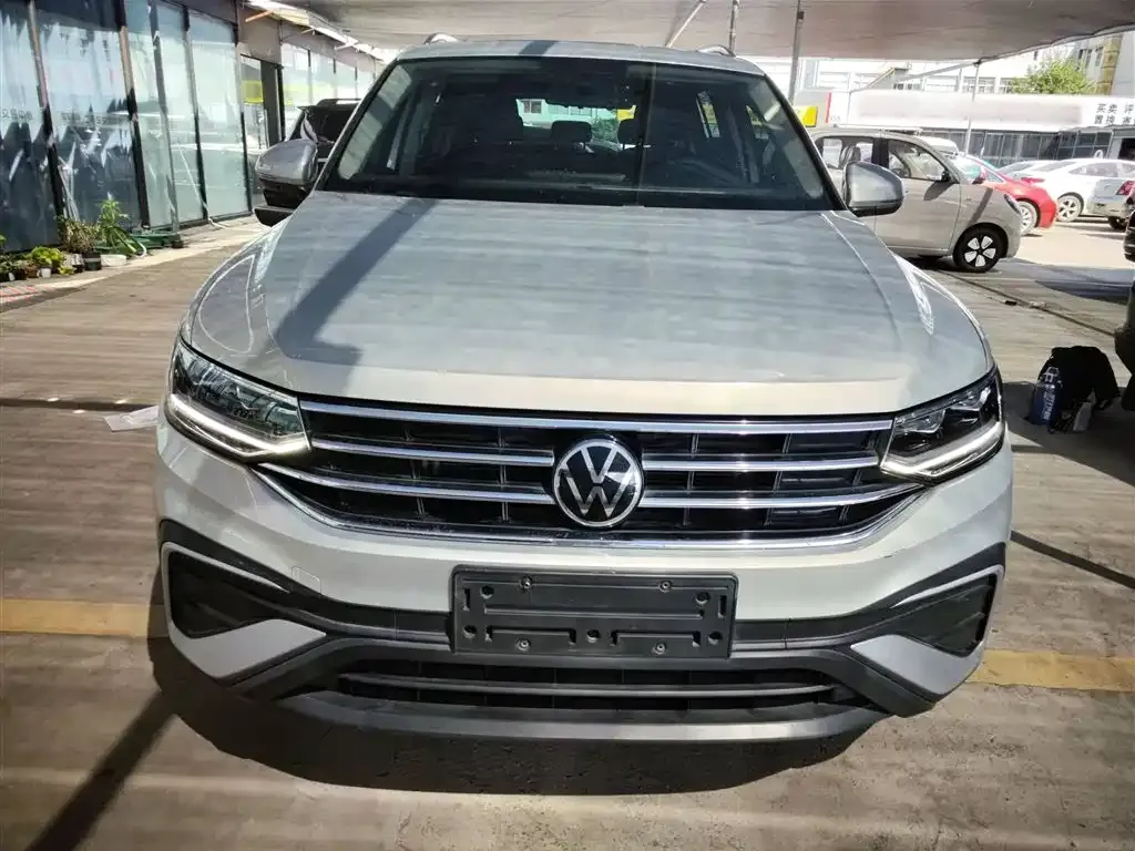 Volkswagen Tiguan L — фото 3