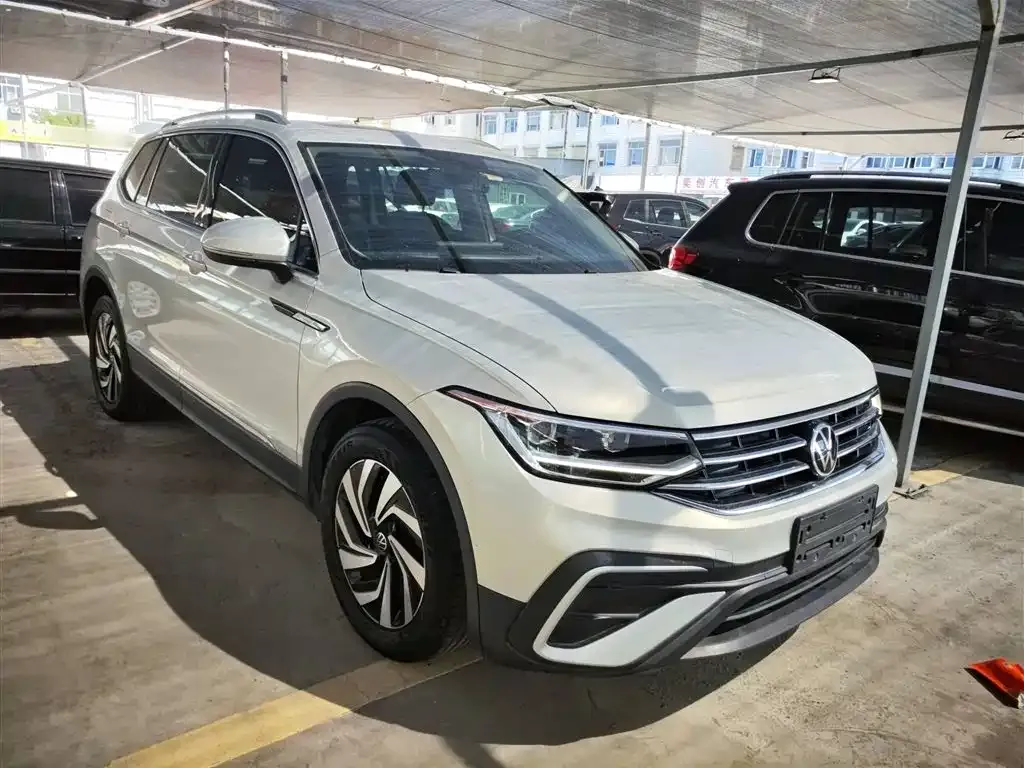 Volkswagen Tiguan L — фото 4