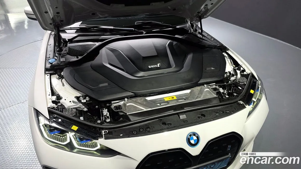BMW i4 — фото 6