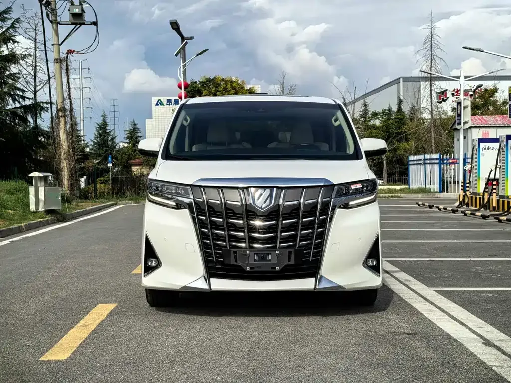 Toyota Alphard — фото 2
