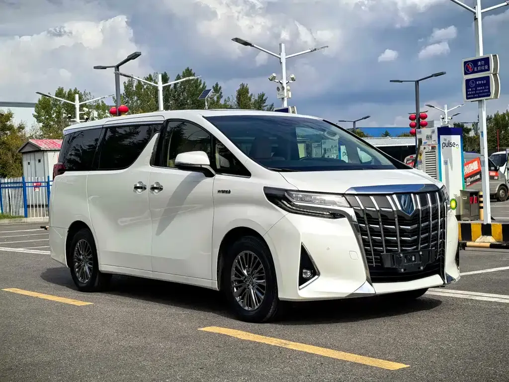 Toyota Alphard — фото 3