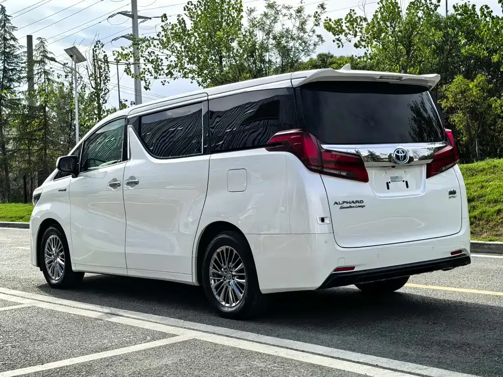 Toyota Alphard — фото 6