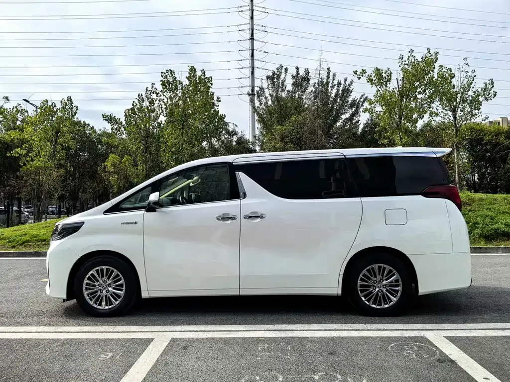 Toyota Alphard — фото 7