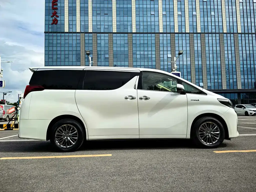 Toyota Alphard — фото 8