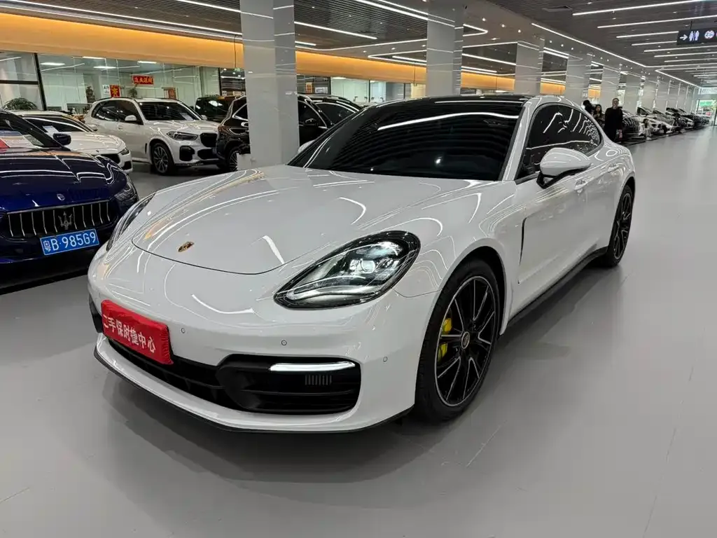 Porsche Panamera — фото 1