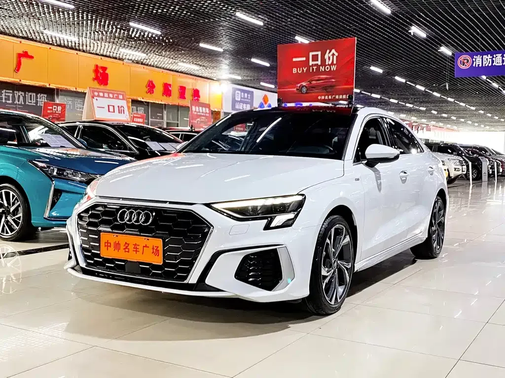 Audi A3 — фото 1
