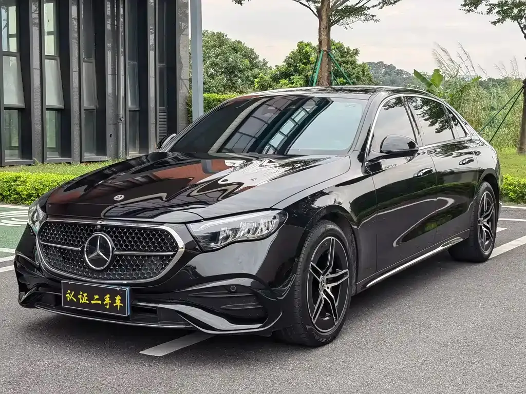 Mercedes-Benz E-Class — фото 1