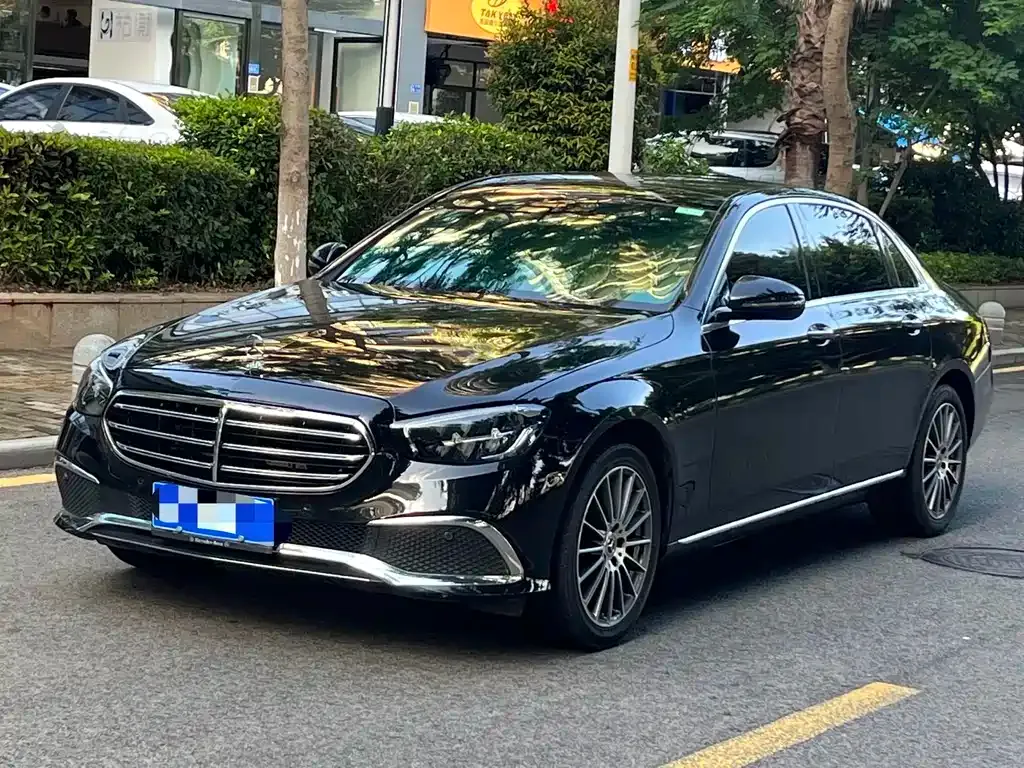 Mercedes-Benz E-Class — фото 1