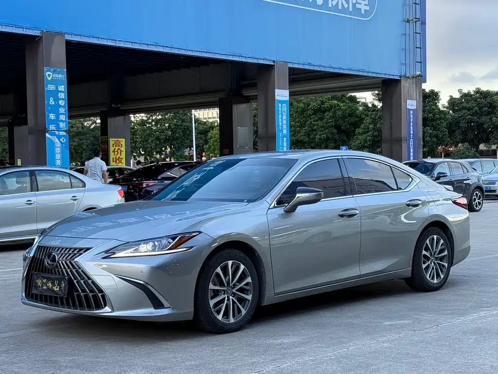 Lexus ES — фото 1