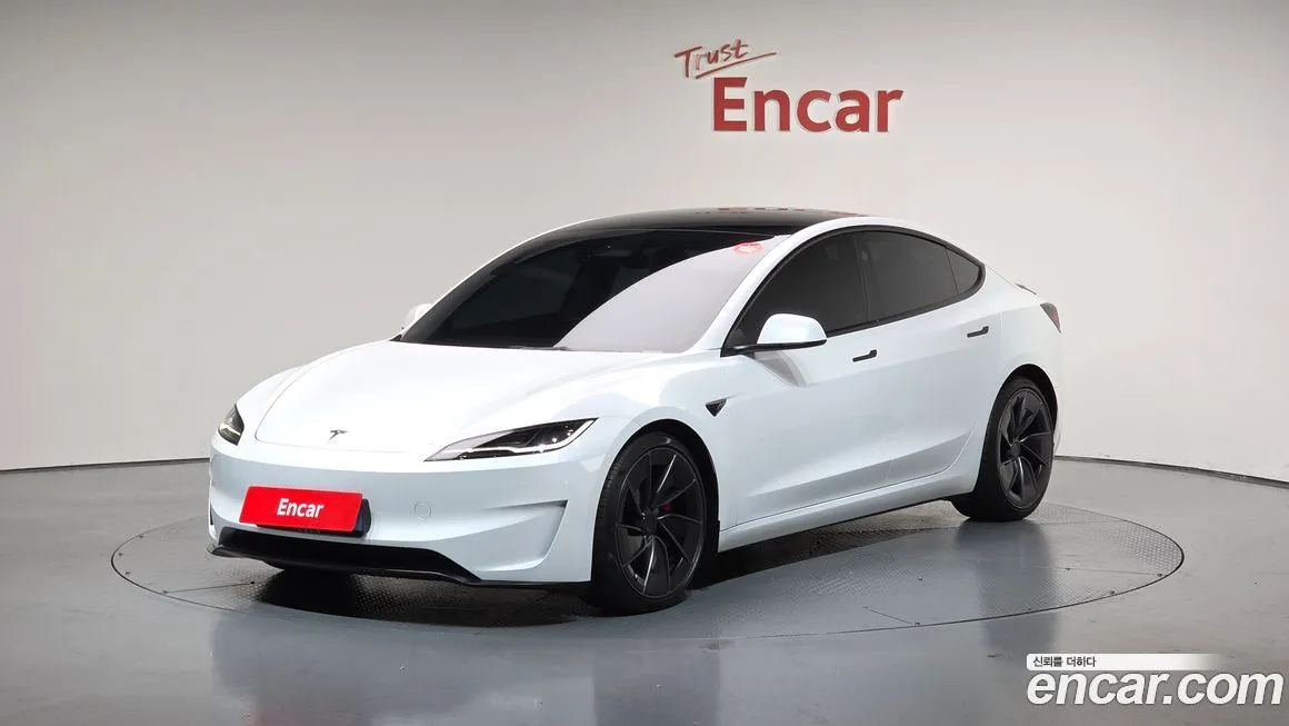 Tesla Model 3 — фото 1