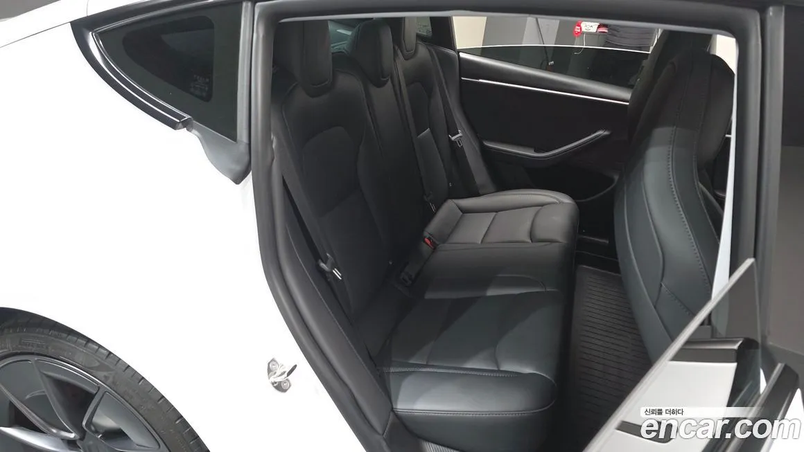 Tesla Model 3 — фото 10