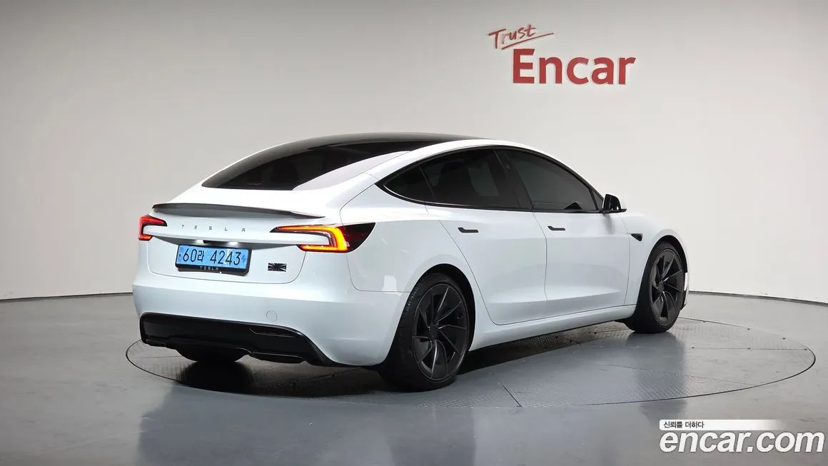 Tesla Model 3 — фото 2