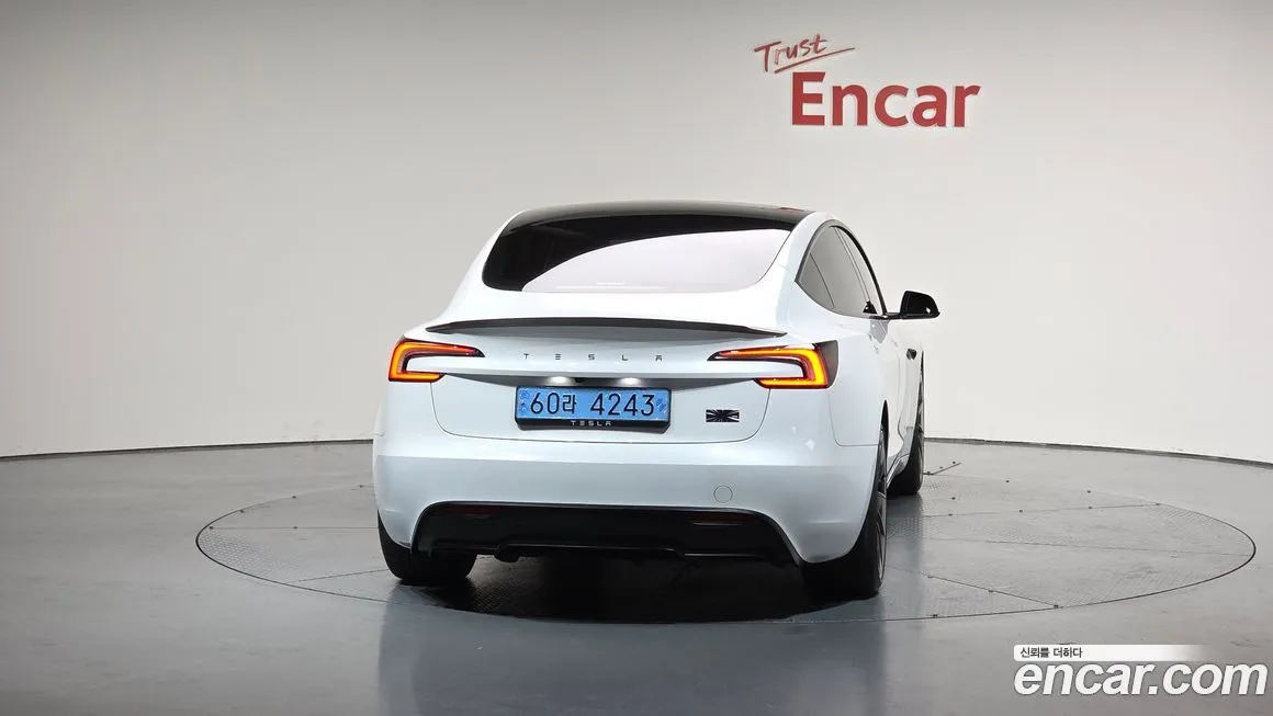 Tesla Model 3 — фото 4