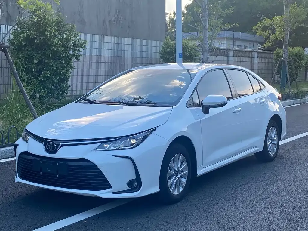 Toyota Corolla — фото 1