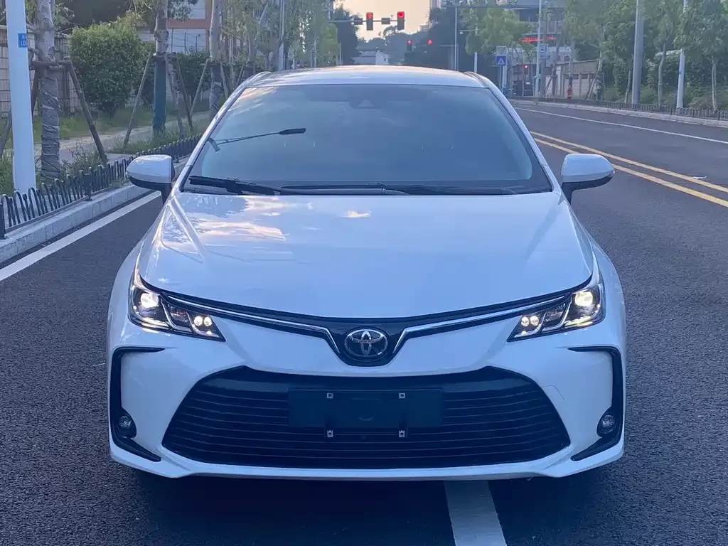 Toyota Corolla — фото 2