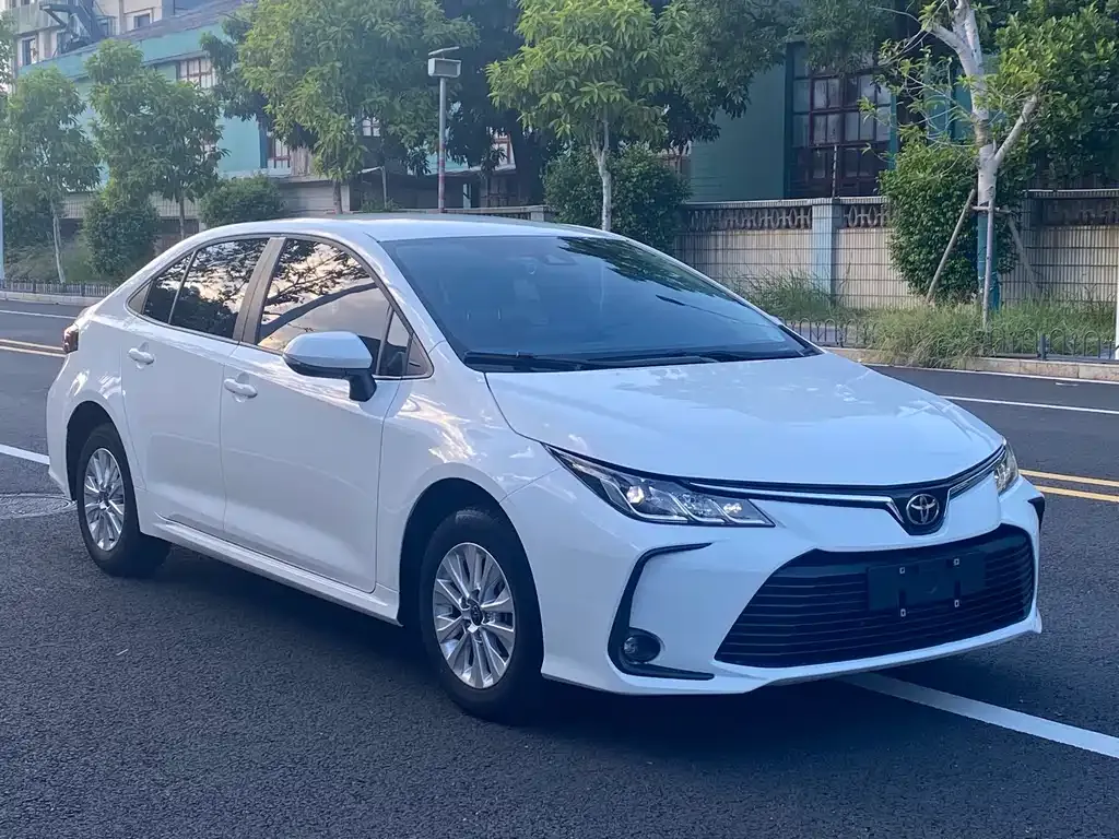Toyota Corolla — фото 3
