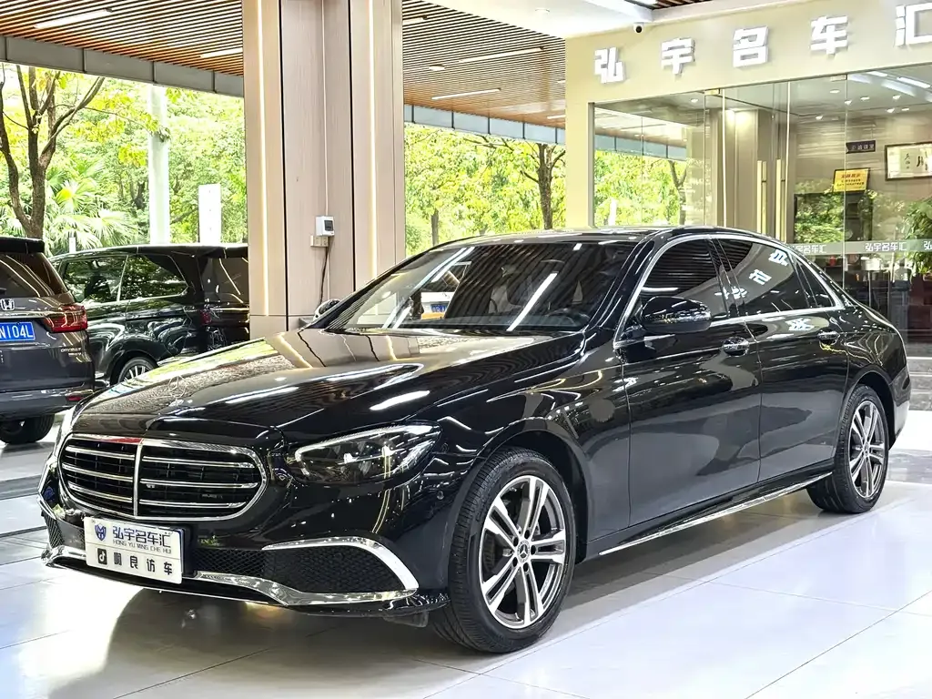 Mercedes-Benz E-Class — фото 1