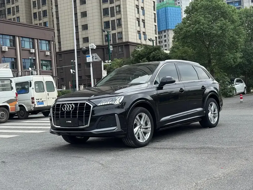 Audi Q7 — фото 1
