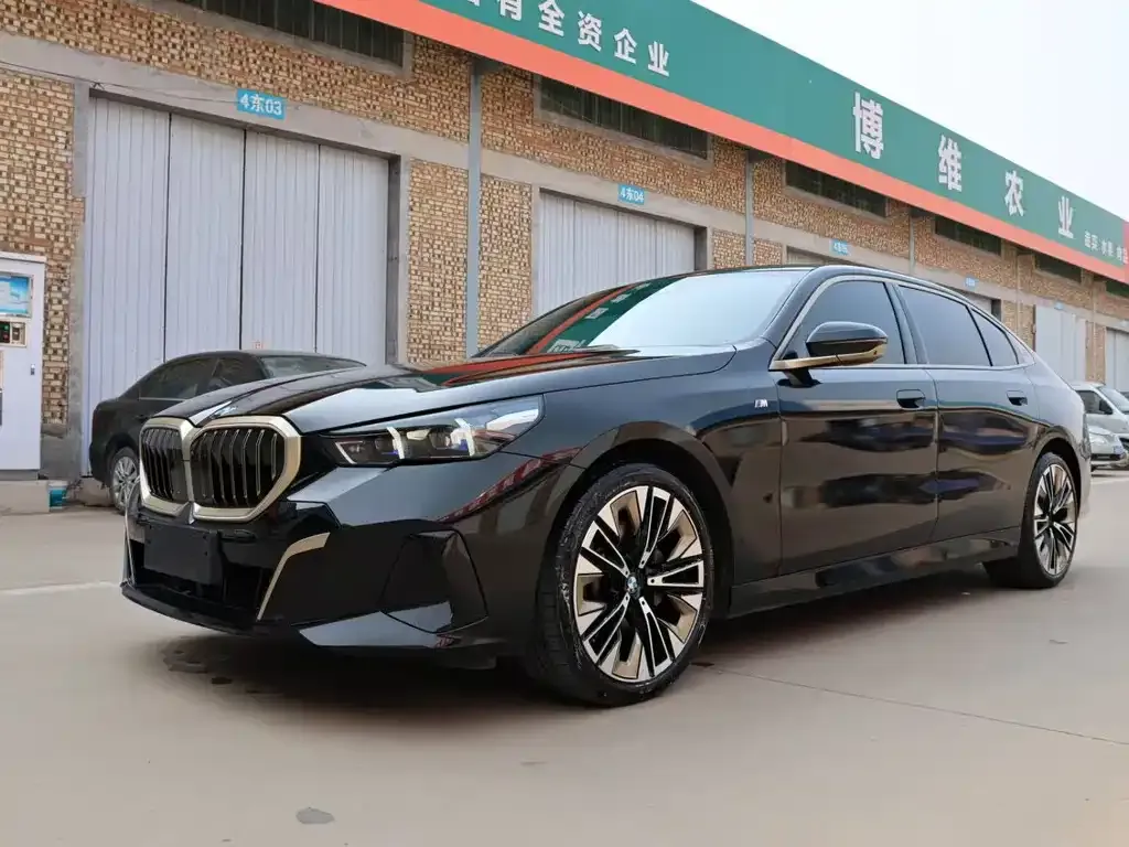 BMW 5 Series — фото 1