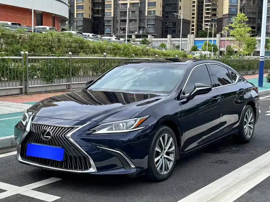 Lexus ES — фото 1