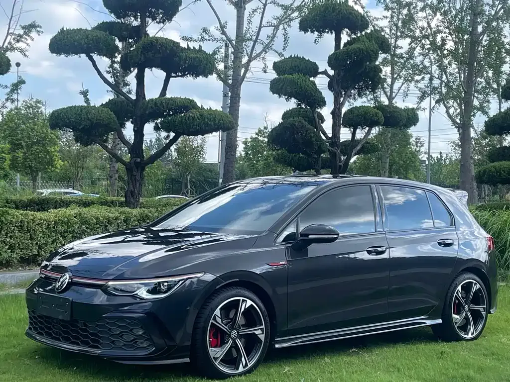 Volkswagen Golf GTI — фото 1