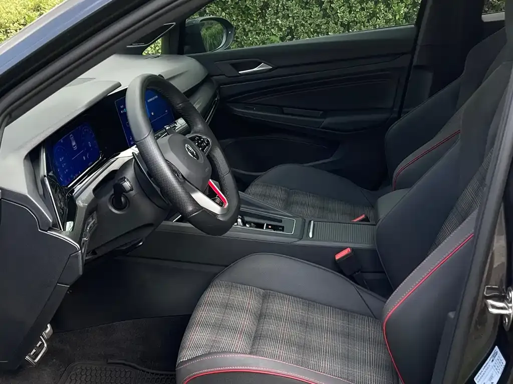 Volkswagen Golf GTI — фото 6