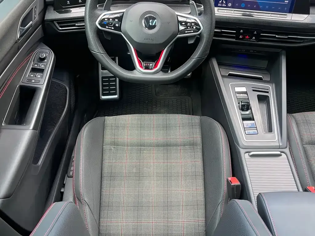 Volkswagen Golf GTI — фото 9