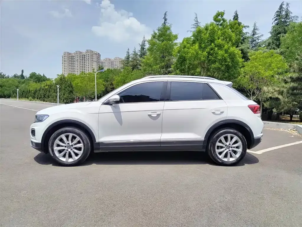 Volkswagen T-Roc — фото 6