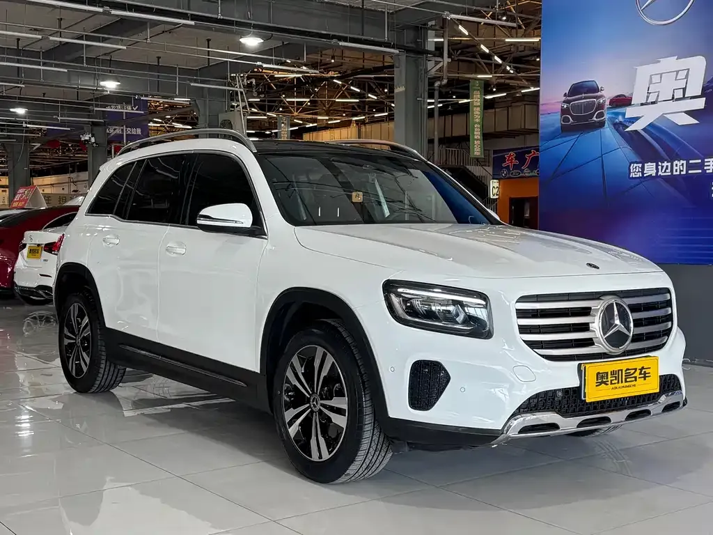 Mercedes-Benz GLB — фото 1