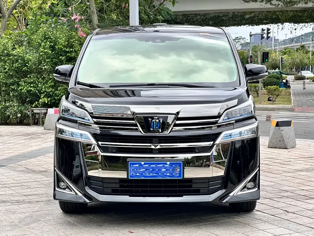 Toyota Vellfire — фото 2