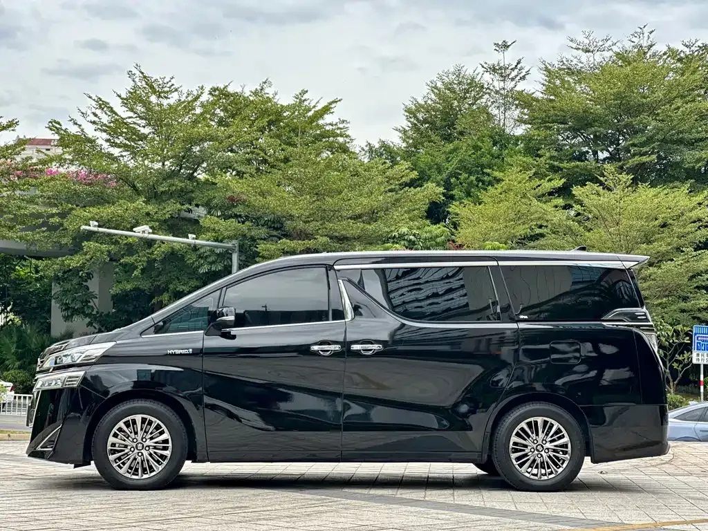 Toyota Vellfire — фото 3
