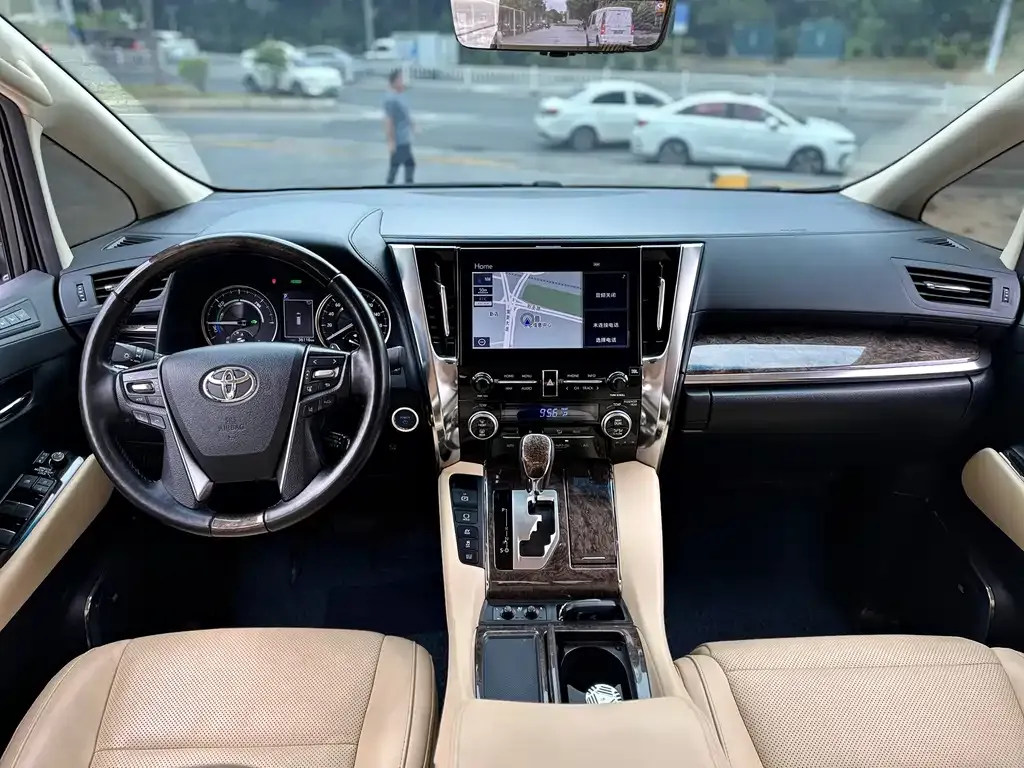 Toyota Vellfire — фото 5