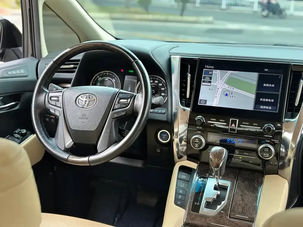 Toyota Vellfire — фото 6