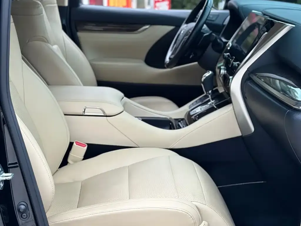 Toyota Vellfire — фото 8